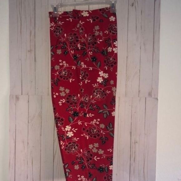 Briggs Capri floral vivid red womens pants size petite 8 - Picture 3 of 6